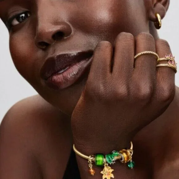 Pandora Disney Tangled Pascal Colour-changing Charm - Picture 5 of 5